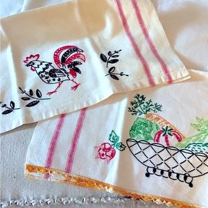 Vintage set of 2 kitchen tea towels